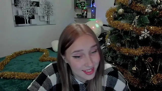 Snapshot of LinaTruly chatting on 12/20/24, 11:05 LinaTruly online show from 12/20/24, 11:05