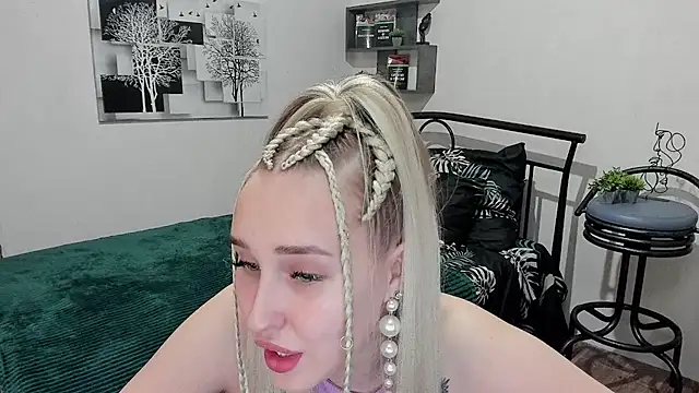 Snapshot of LinaTruly chatting on 02/18/25, 08:25 LinaTruly online show from 02/18/25, 08:25