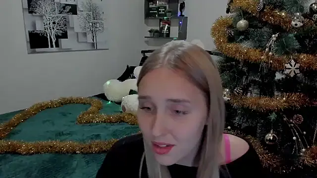 Snapshot of LinaTruly chatting on 12/16/24, 10:24 LinaTruly online show from 12/16/24, 10:24