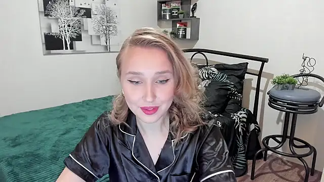 Snapshot of LinaTruly chatting on 02/01/25, 11:58 LinaTruly online show from 02/01/25, 11:58
