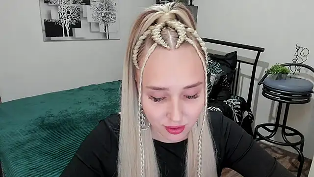 Snapshot of LinaTruly chatting on 02/15/25, 08:56 LinaTruly online show from 02/15/25, 08:56
