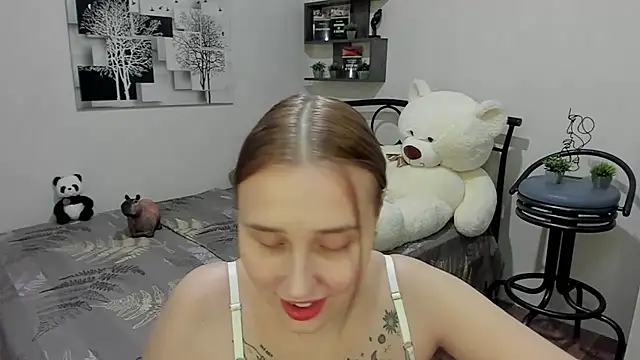 Snapshot of LinaTruly chatting on 03/18/25, 12:40 LinaTruly online show from 03/18/25, 12:40