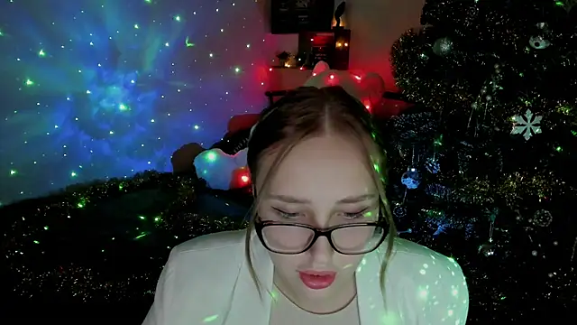 Snapshot of LinaTruly chatting on 12/30/24, 08:25 LinaTruly online show from 12/30/24, 08:25