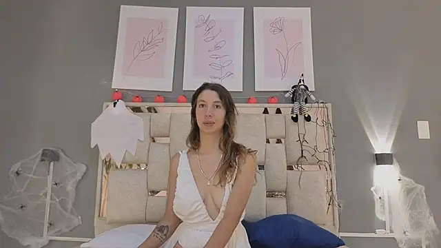 jolie lov online show from 10/29/25, 01:21