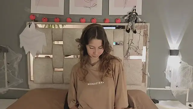 jolie lov online show from 10/24/25, 01:21