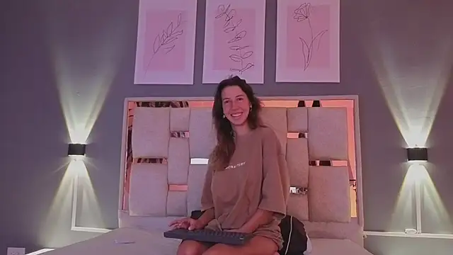 Snapshot of jolie_lov chatting on 09/10/25, 01:21 jolie lov online show from 09/10/25, 01:21