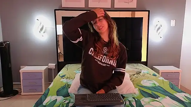 jolie lov online show from 02/25/26, 01:22