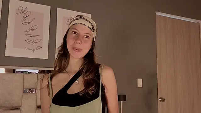 jolie lov online show from 11/19/25, 01:33