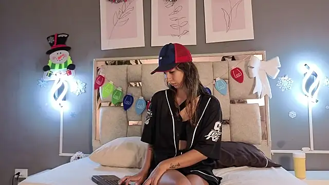 jolie lov online show from 12/17/25, 01:16