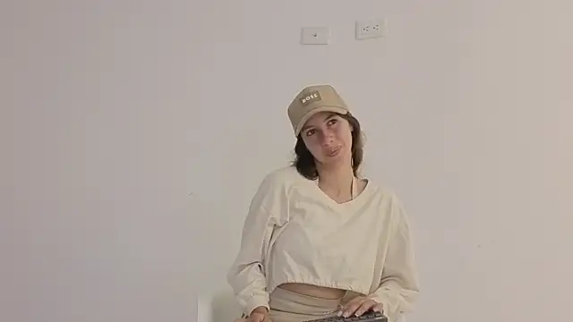 jolie lov online show from 11/07/25, 01:48