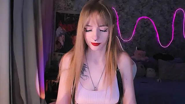 Snapshot of Inma_Lewdness chatting on 02/15/25, 09:17 Inma Lewdness online show from 02/15/25, 09:17