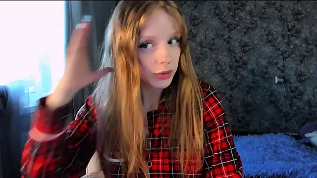 Snapshot of Inma_Lewdness chatting on 10/17/25, 12:51 Inma Lewdness online show from 10/17/25, 12:51