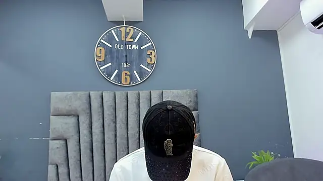 Robin Rief online show from 04/07/26, 07:37