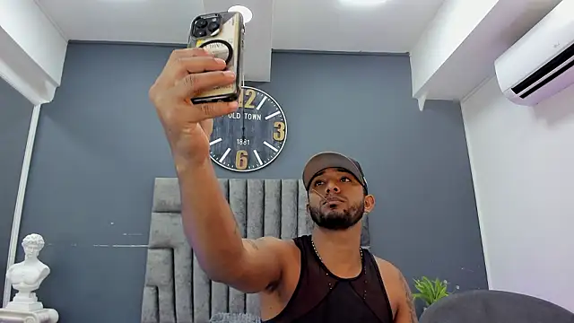 Robin Rief online show from 03/27/26, 07:37