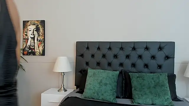 Robin Rief online show from 10/14/25, 03:40