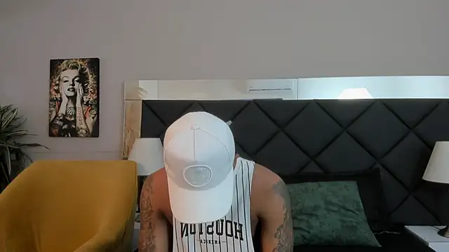 Robin Rief online show from 11/08/25, 03:32