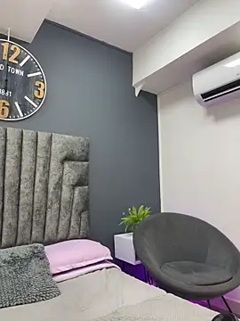 Robin Rief online show from 03/28/26, 07:37