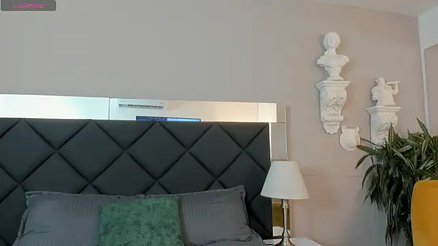 Robin Rief online show from 11/23/25, 04:00