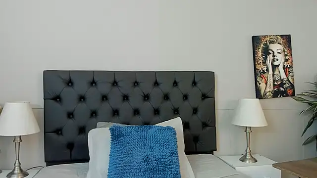 Robin Rief online show from 10/01/25, 03:33