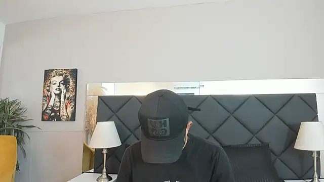 Robin Rief online show from 11/11/25, 03:56