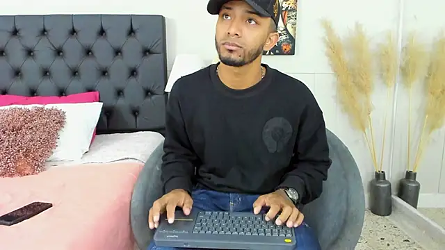 Robin Rief online show from 03/11/25, 03:36