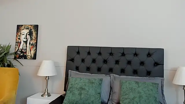 Robin Rief online show from 10/18/25, 03:41