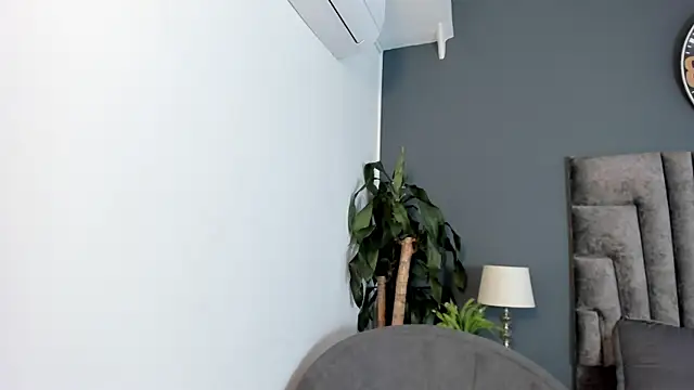 Robin Rief online show from 12/05/25, 03:49