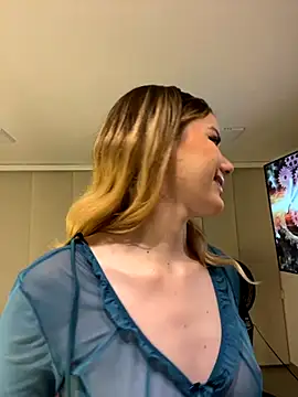 Snapshot of NicoleCut chatting on 11/06/25, 10:30 NicoleCut online show from 11/06/25, 10:30