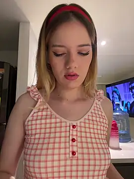 Snapshot of NicoleCut chatting on 11/02/25, 10:20 NicoleCut online show from 11/02/25, 10:20