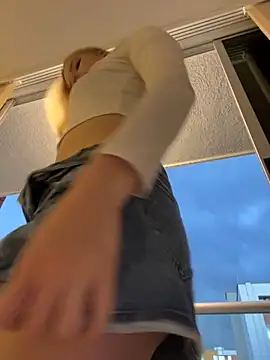 Snapshot of NicoleCut chatting on 12/01/25, 10:43 NicoleCut online show from 12/01/25, 10:43