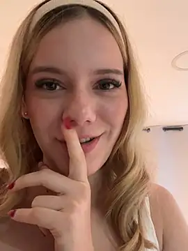 Snapshot of NicoleCut chatting on 03/07/25, 10:56 NicoleCut online show from 03/07/25, 10:56