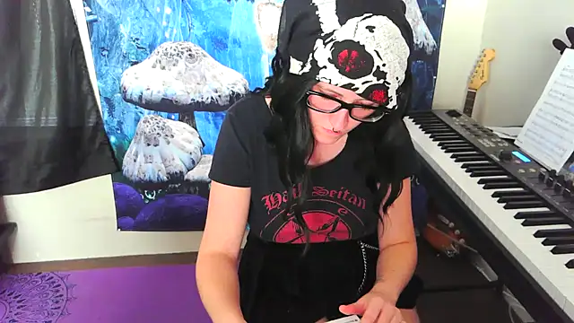  hellostormy  online show from 11/06/25, 05:17