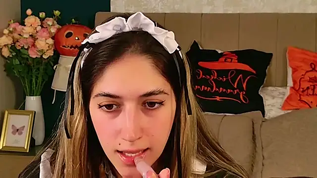 Teresa Stane online show from 10/29/25, 05:28