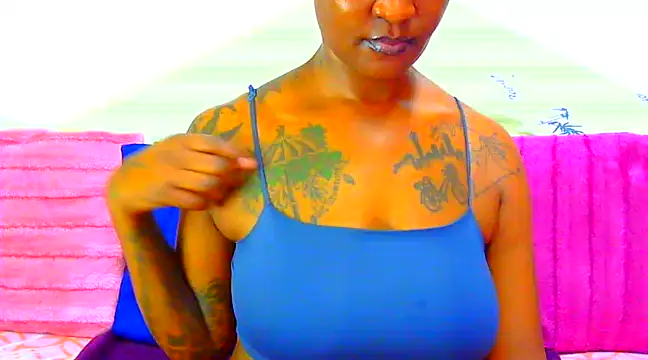 TattoedGoddessxx online show from 03/09/25, 09:57