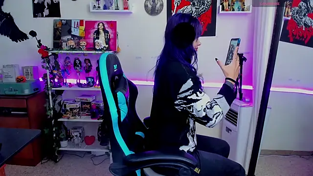 Snapshot of _sakae_ chatting on 11/19/25, 05:46 sakae online show from 11/19/25, 05:46