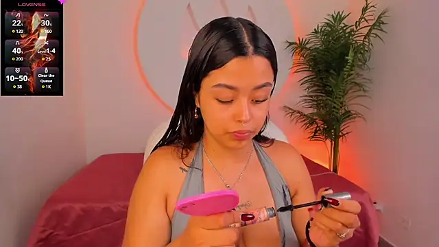 Ariana Pierce online show from 12/15/25, 12:33