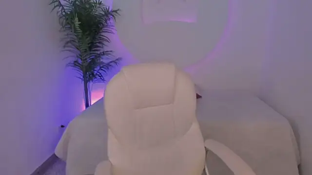 Ariana Pierce online show from 12/17/25, 12:32