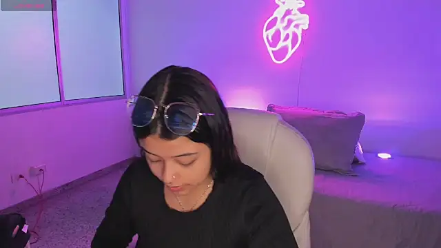 Ariana Pierce online show from 11/15/25, 12:20