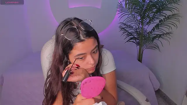 Ariana Pierce online show from 11/12/25, 12:20