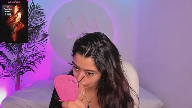 Ariana Pierce online show from 11/09/25, 12:31