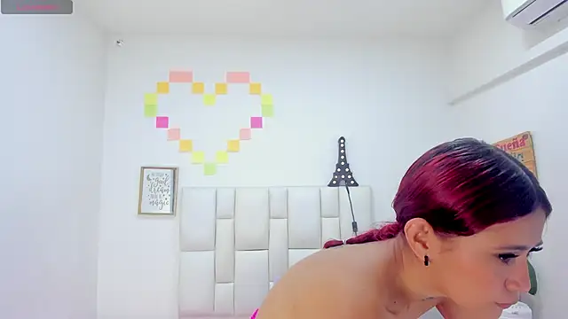 Snapshot of miaa-sofiaa chatting on 12/24/24, 04:40 miaa-sofiaa online show from 12/24/24, 04:40