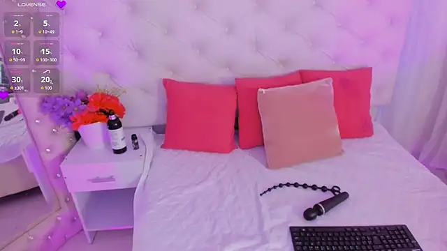 anchela-garcia1 online show from 10/28/25, 02:27