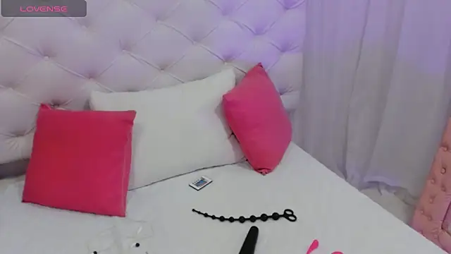 anchela-garcia1 online show from 10/31/25, 02:35