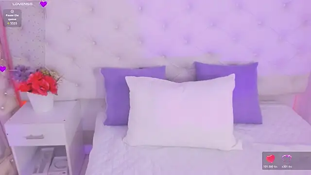 anchela-garcia1 online show from 11/18/25, 03:15