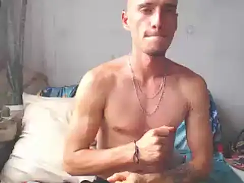 Snapshot of roystonee10 chatting on 01/05/25, 09:25 roystonee10 online show from 01/05/25, 09:25