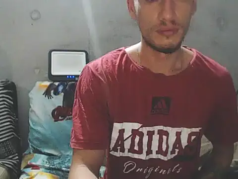 Snapshot of roystonee10 chatting on 01/23/25, 05:45 roystonee10 online show from 01/23/25, 05:45