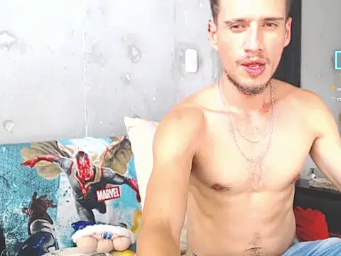 Snapshot of roystonee10 chatting on 01/03/25, 08:32 roystonee10 online show from 01/03/25, 08:32