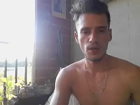 Snapshot of roystonee10 chatting on 01/17/25, 10:34 roystonee10 online show from 01/17/25, 10:34