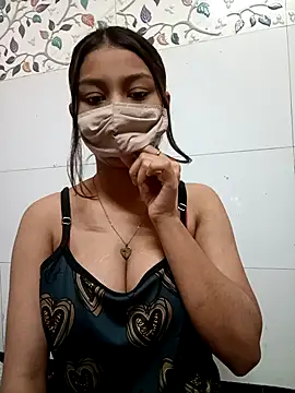 Snapshot of Alina_398 chatting on 02/05/25, 01:44 Alina 398 online show from 02/05/25, 01:44