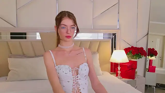 MeganMour online show from 12/17/25, 05:07